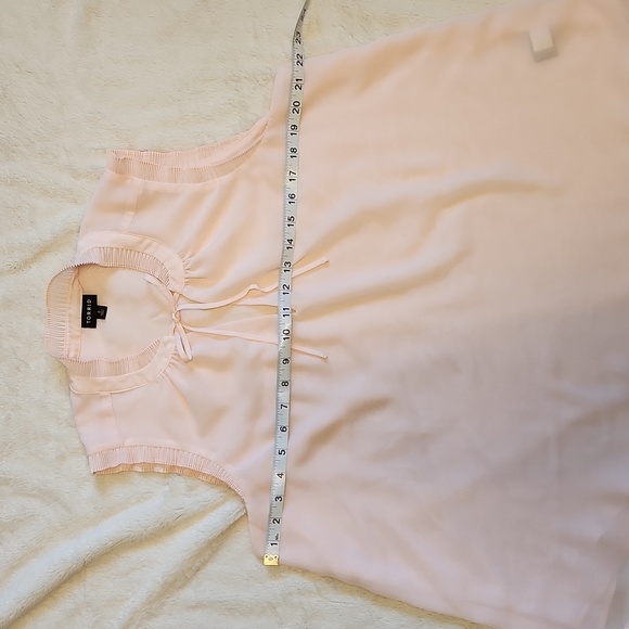 Torrid Light Pink Sleeveless V-Neck Dobby Chiffon Ruffle Blouse | Women's Size 0 - Picture 6 of 10